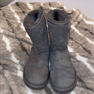 UGG CLASSIC SHORT BOOT